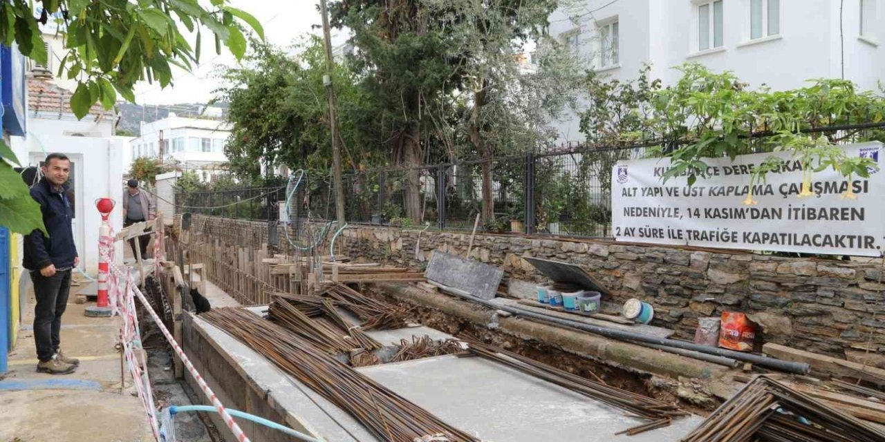 Her yağmurda taşkının yaşandığı sokağa müdahale ediliyor