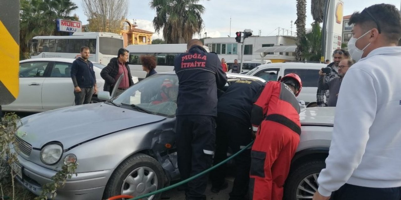 Kırmızı ışık ihlali kaza getirdi: 6 yaralı
