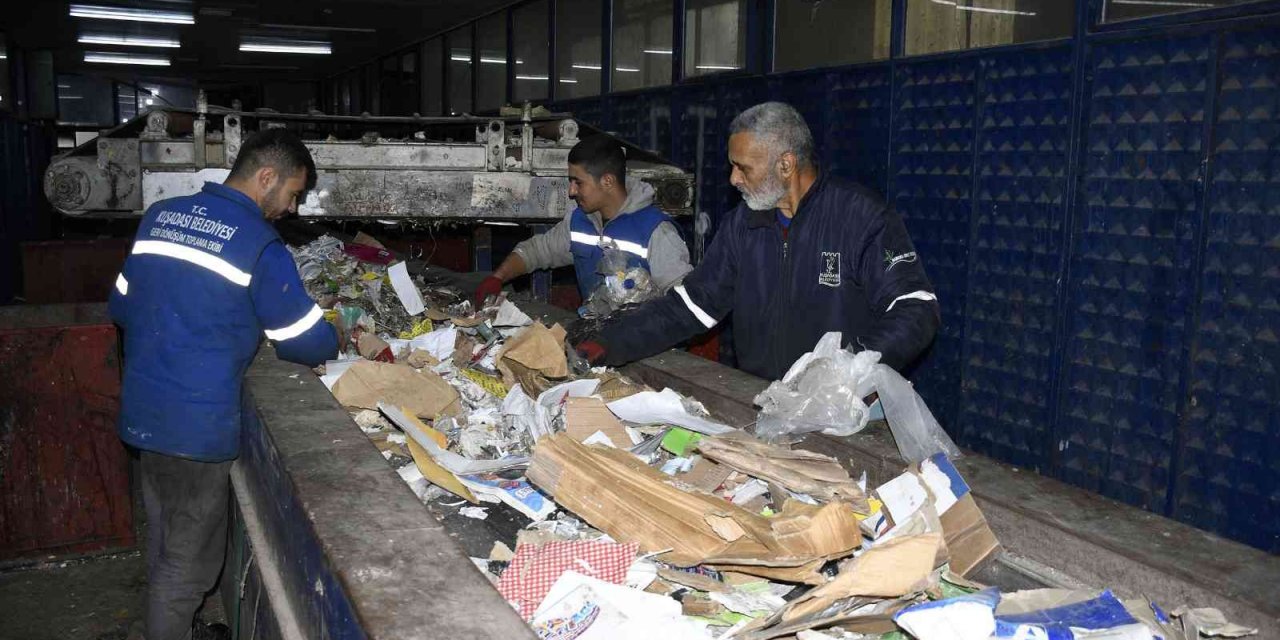 Kuşadası Belediyesi geleceği ’geri dönüşümle’ koruyor