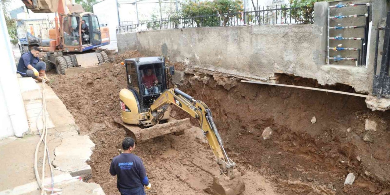 Bodrum’da vatandaşları selden kurtaracak çalışmalar aralıksız sürüyor