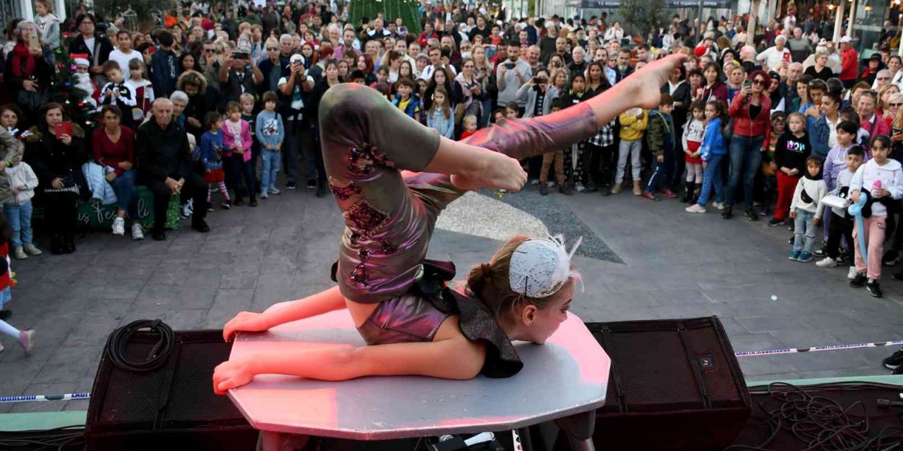 Kuşadası’nda yeni yıl kutlamaları erken başladı