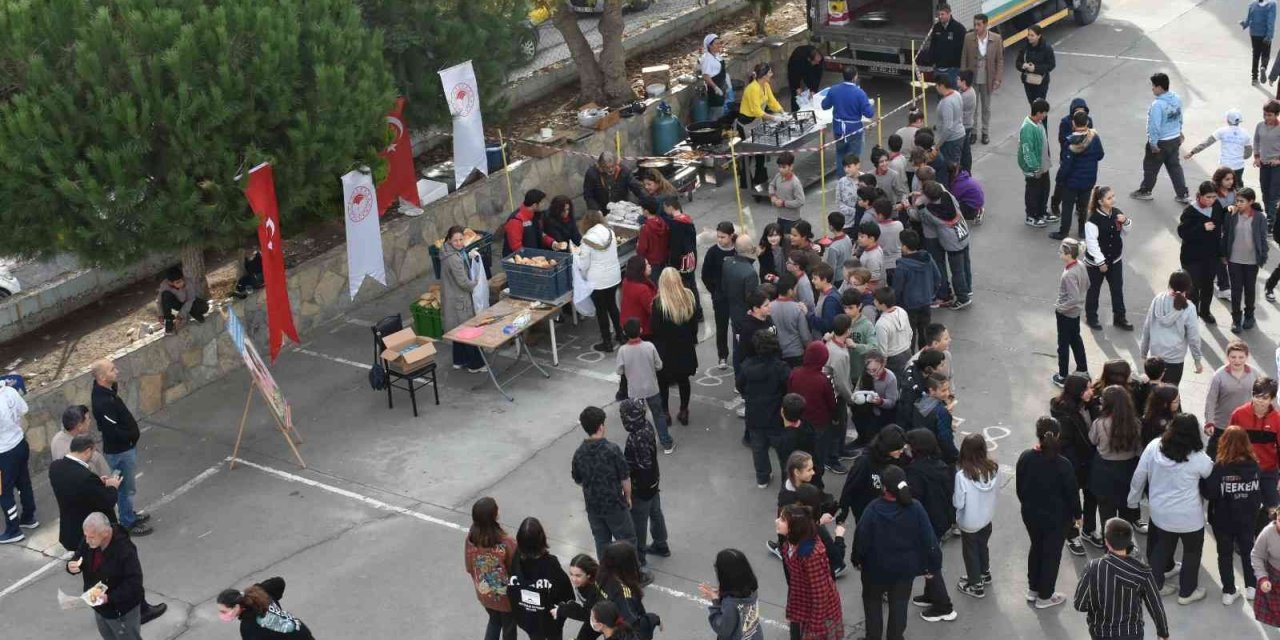 Aydın’da 14 bin öğrenciye balık ekmek dağıtıldı