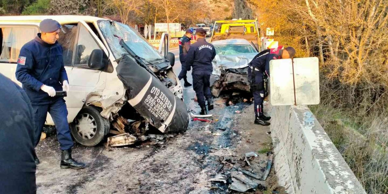 Kafa kafaya çarpıştılar: 9 yaralı