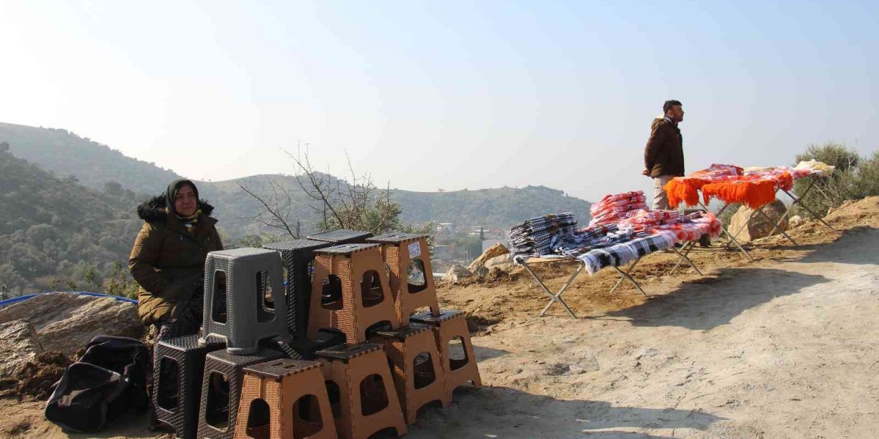 Deve güreşleri kiminin eğlencesi, kiminin ekmek kapısı oldu