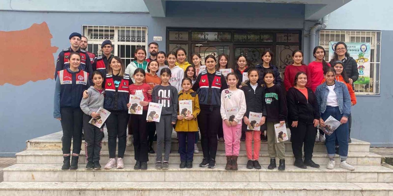 Jandarma ekipleri Köşklü öğrencileri bilgilendirdi