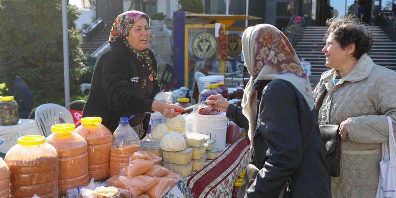 Kadınların emekleri rengarenk tezgahlarda