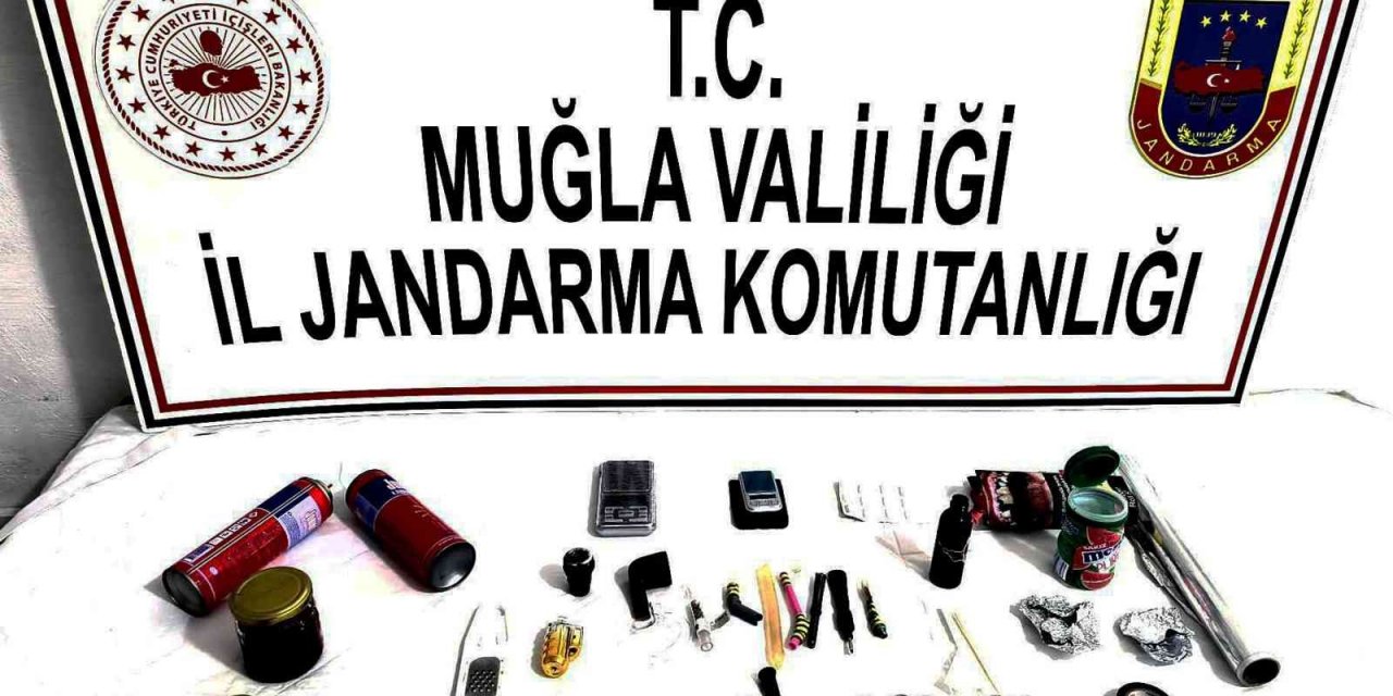 Sahte kimlikten aranıyordu, uyuşturucu ile yakalandı