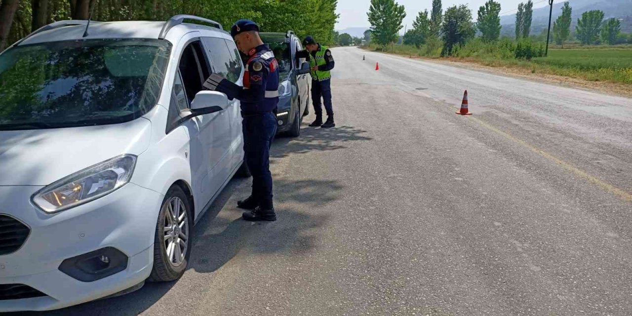 Aydın’da hatalı sürücüleri jandarma affetmedi