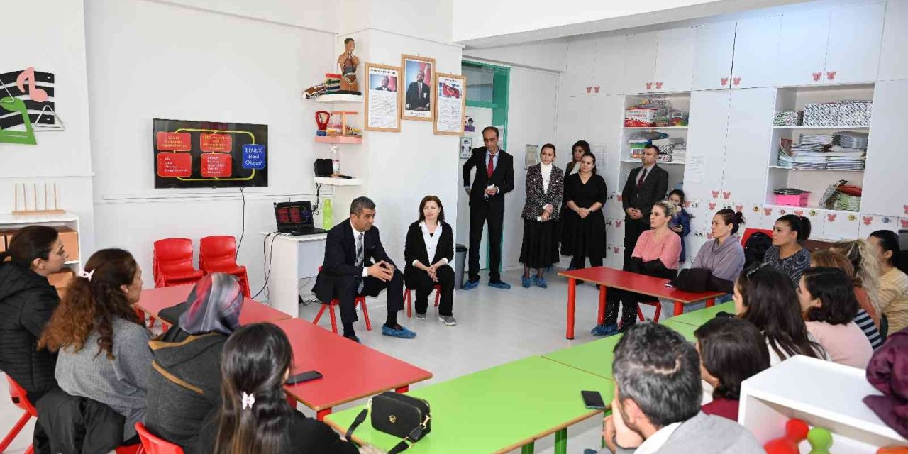 Denizli’de veliler aile okulu eğitimleriyle destekleniyor