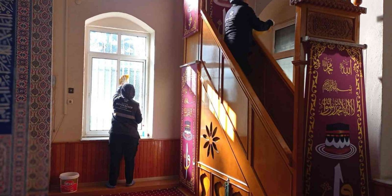 Aydın Büyükşehir Belediyesi ibadethane temizliklerini sürdürüyor