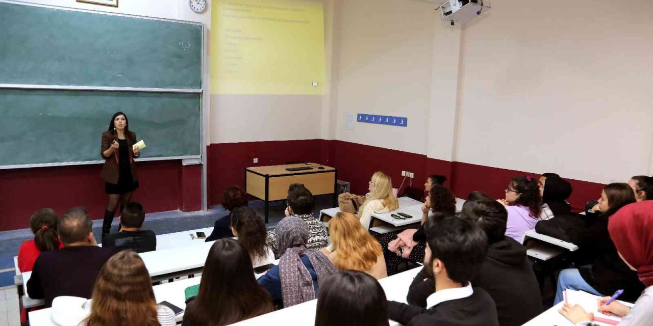 ADÜ’de ’Anla-Anlat-Tartış Seminerleri’ devam ediyor