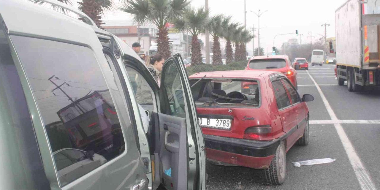 Turgutlu’da zincirleme kaza: 2 yaralı