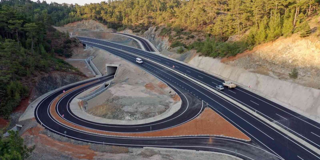 Muğla-Denizli karayolunda çalışmalar sürüyor