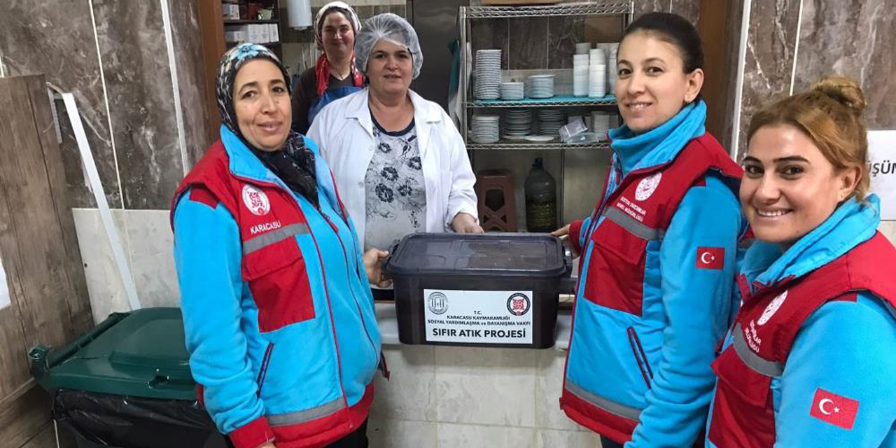 Karacasu’daki lokantalarda artan yemekler can dostlara veriliyor