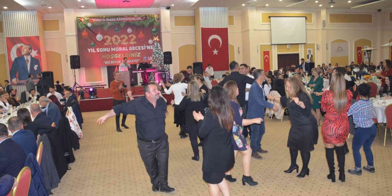 Didim Belediyesi personeli yıl sonu yemeğinde bir araya geldi