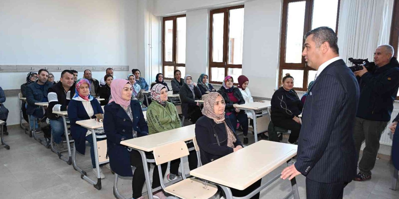 Veliler eğitimlerle destekleniyor, aile içi iletişim güçleniyor