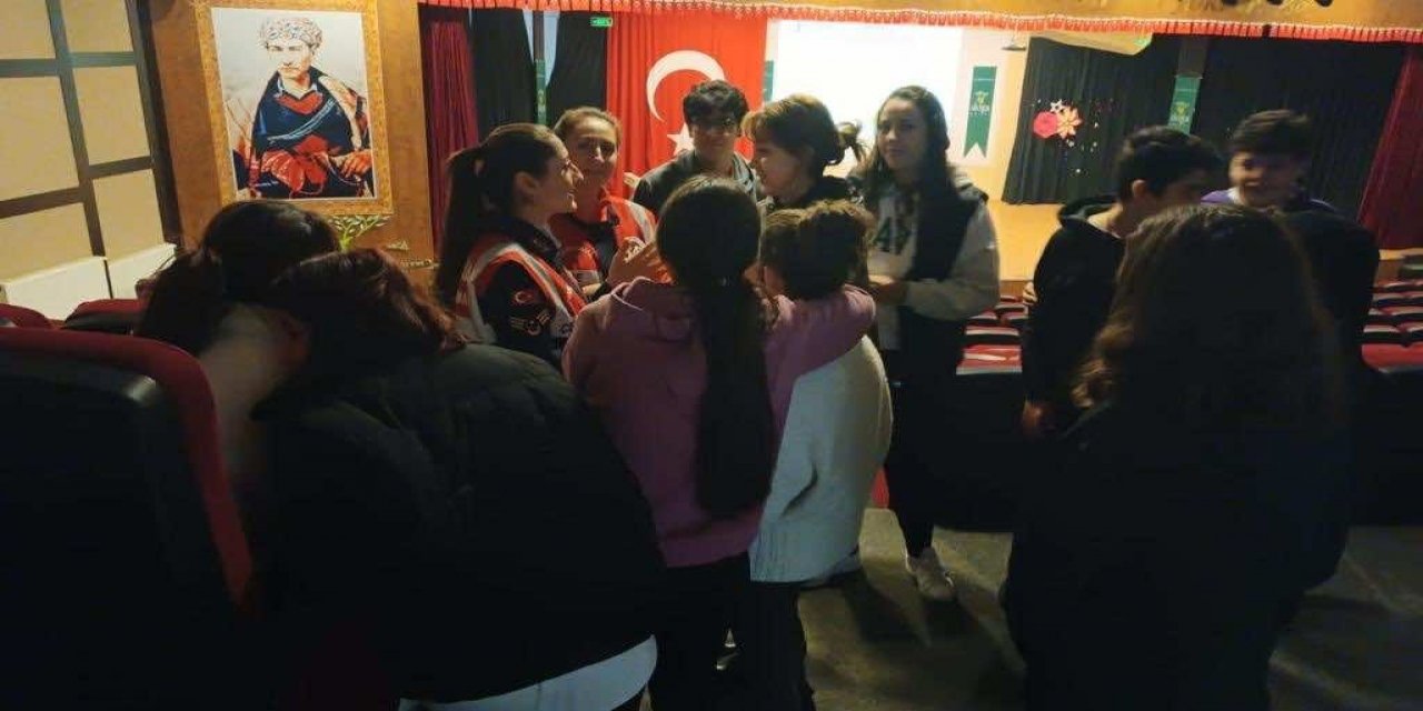 Aydın’da 200 öğrenciye güvenli internet kullanımı anlatıldı
