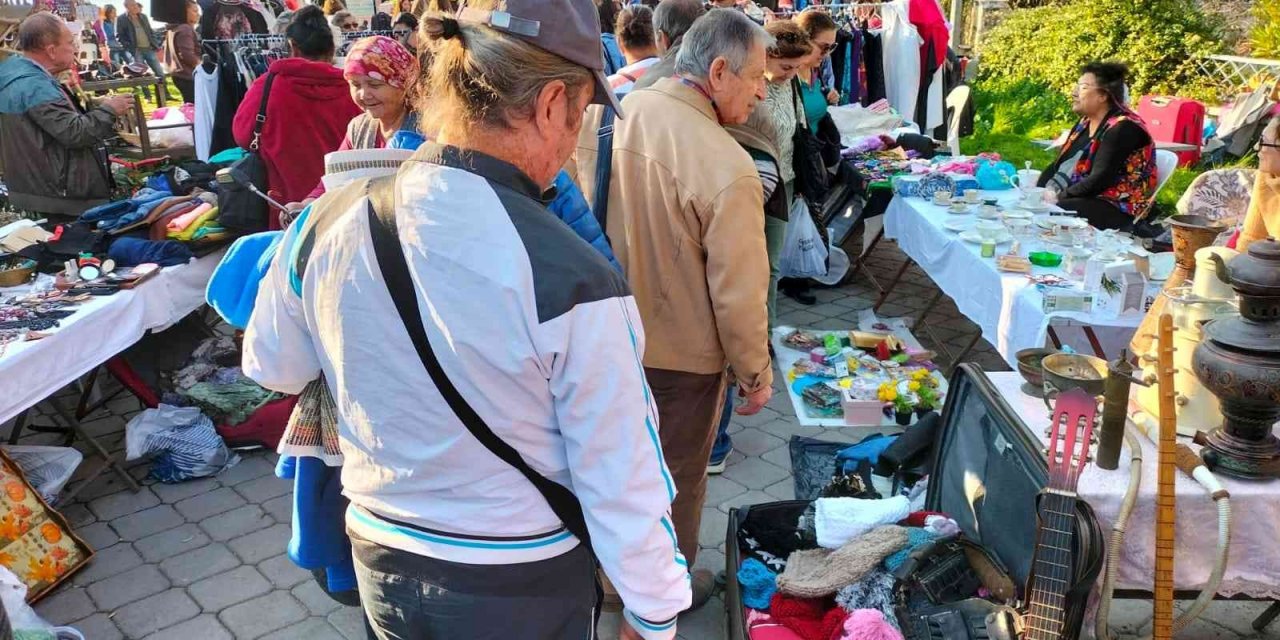 Köyceğiz’de ikinci el pazarına vatandaşlar yoğun ilgi gösterdi