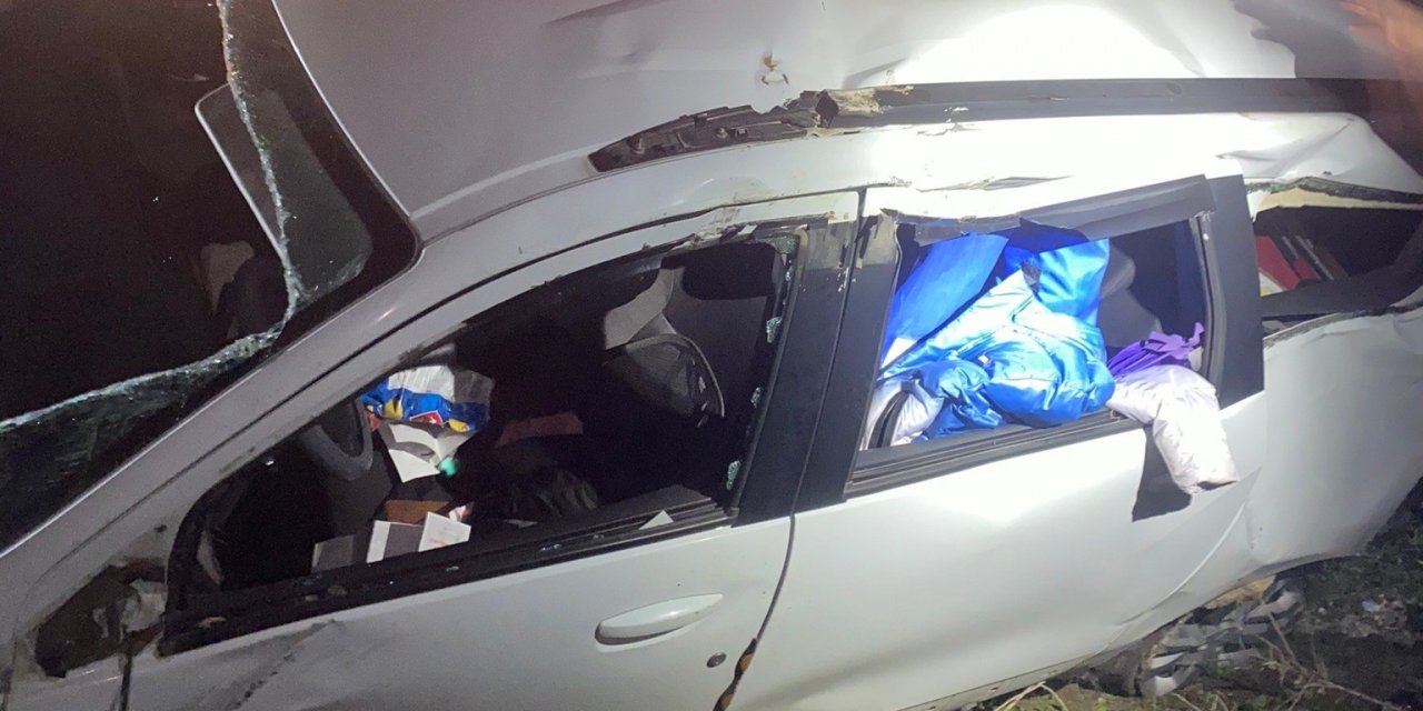 Kontrolden çıkan araç 15 metrelik şarampole yuvarlandı, 2 kişi yaralandı