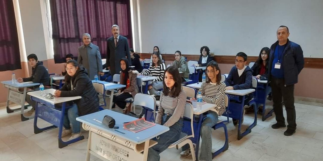 Efeler’de ortaokul öğrencileri matematik ile yarıştı