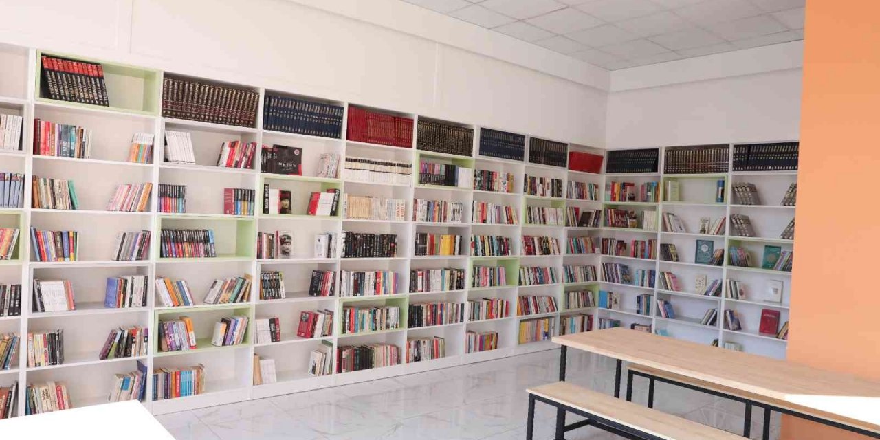 Efeler’de 8’inci Kitap Kafe kapılarını açıyor