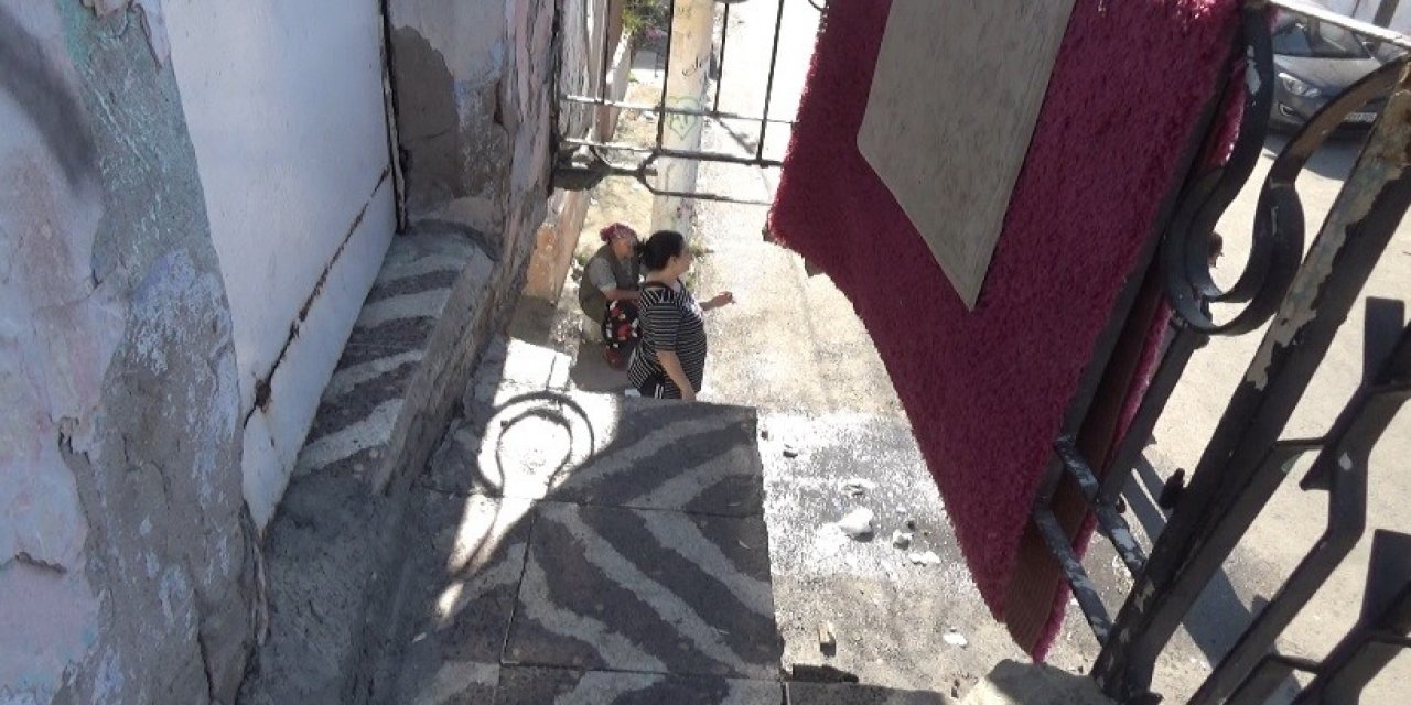 İzmir’de çöken balkondan düşen 1 kişi yaralandı