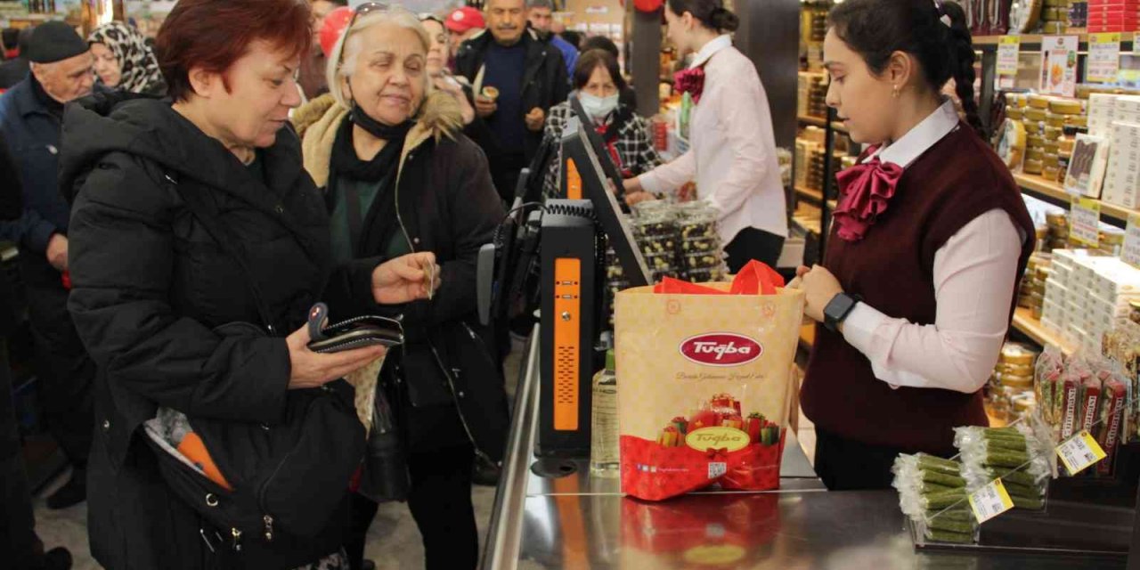 Tuğba Kuruyemiş 103. şubesini İzmir’de hizmete açtı