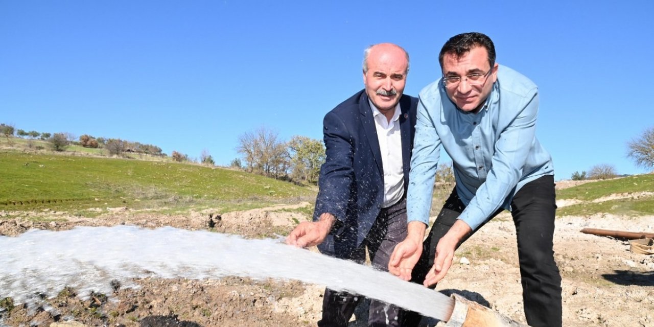 Su sıkıntısı yaşayan mahalleyi sevindiren sondaj