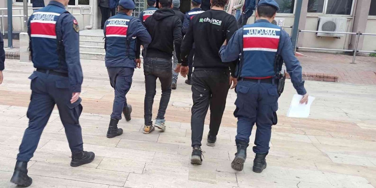 Akü hırsızlarını Jandarma yakaladı