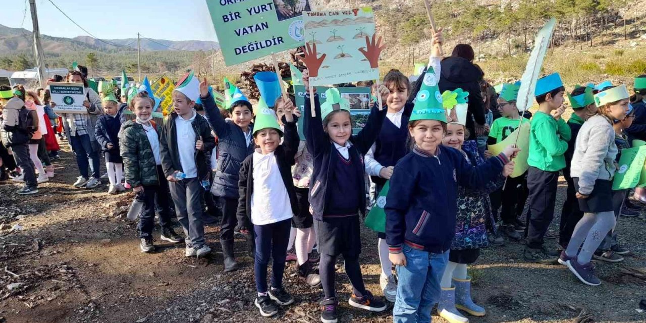 Marmaris’te öğrencilerden ‘mavi yeşil ‘ etkinliği