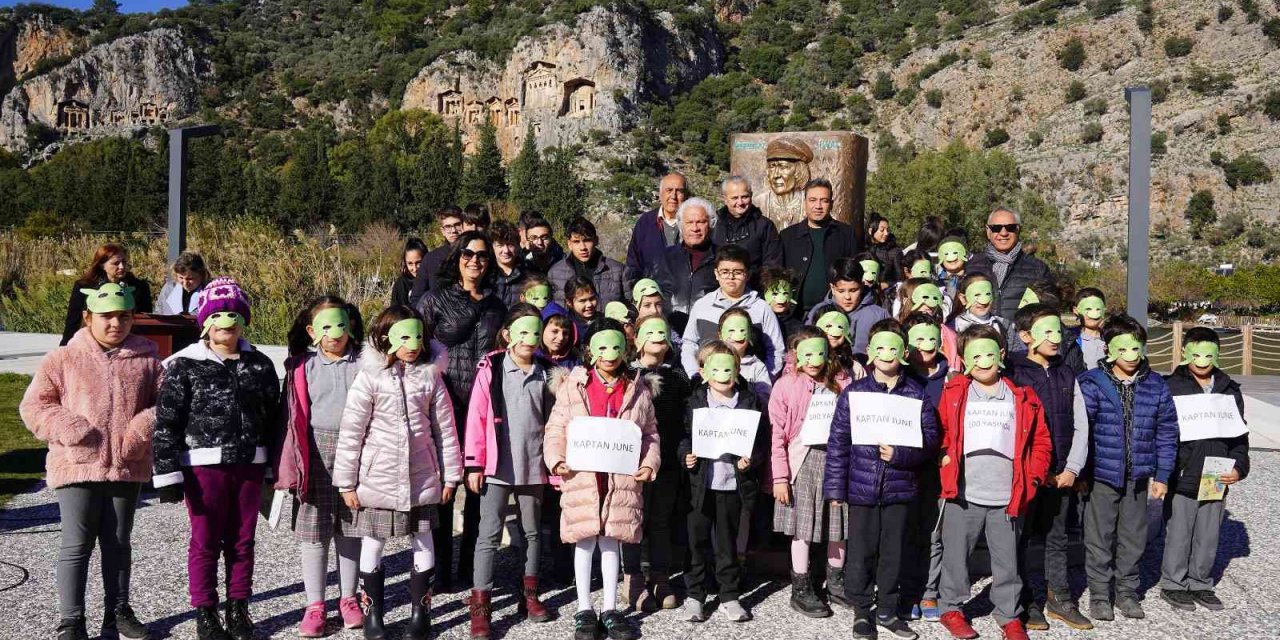 Kaptan June’un 100’üncü yaş günü pastası kesildi