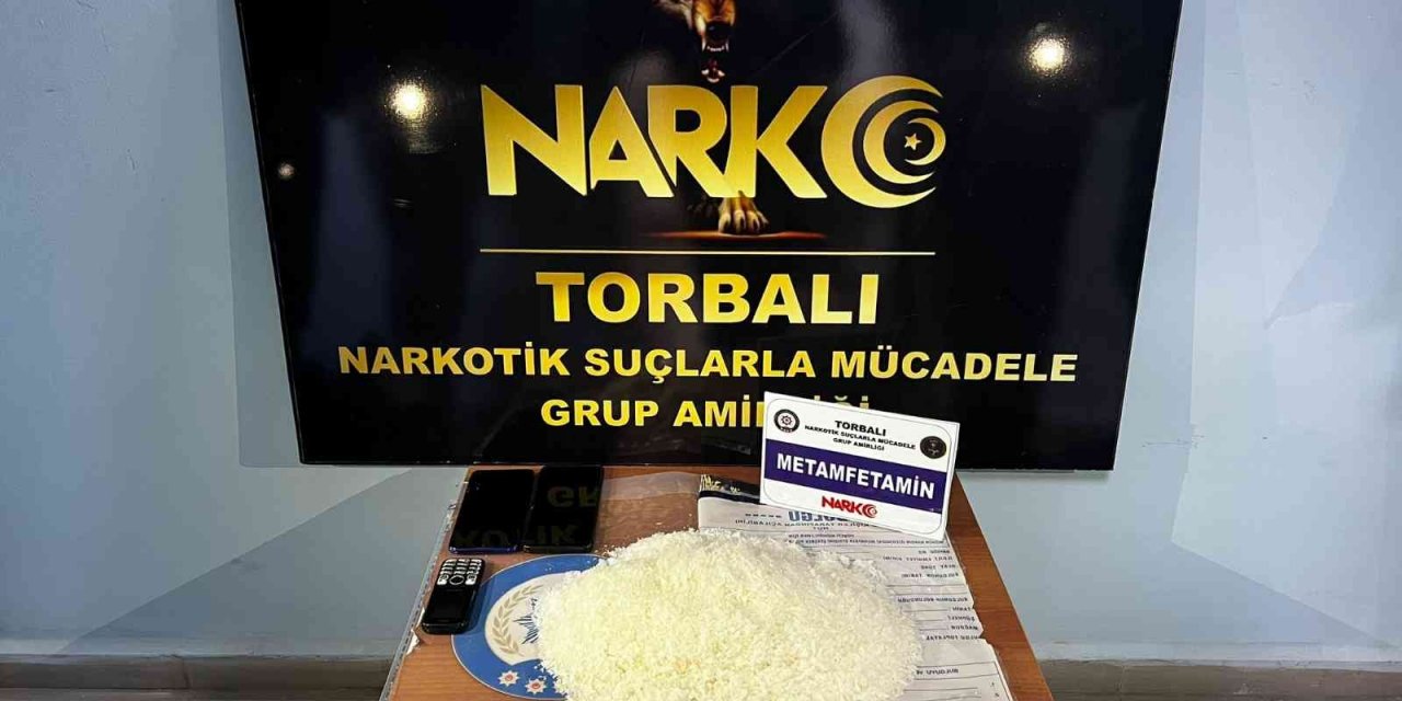 İzmir’de 1 buçuk kilo metamfetamin ele geçirildi