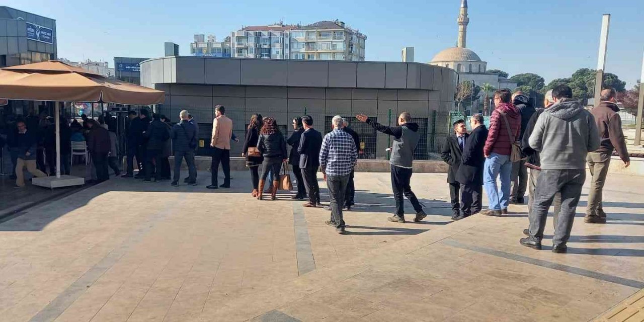 Aydın’da acıkan bu kuyruğa giriyor