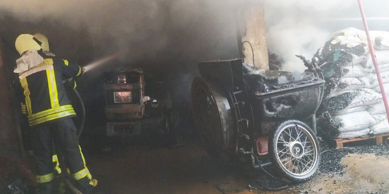 Manisa’da yangın: Ev ve avlusu küle döndü