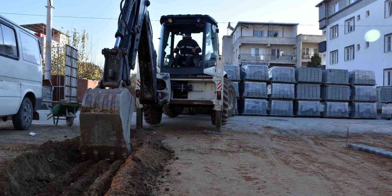 Germencik’te sanayi esnafı çamurlu yoldan kurtuluyor