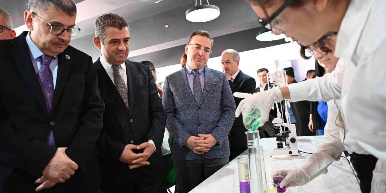 Denizli’de öğrencilerin gelişimine katkı sağlayacak laboratuvar açıldı