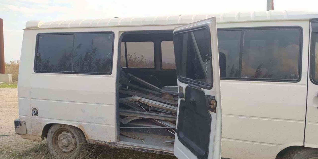 Demir kapıyı çalmaya çalıştı suçüstü yakalandı