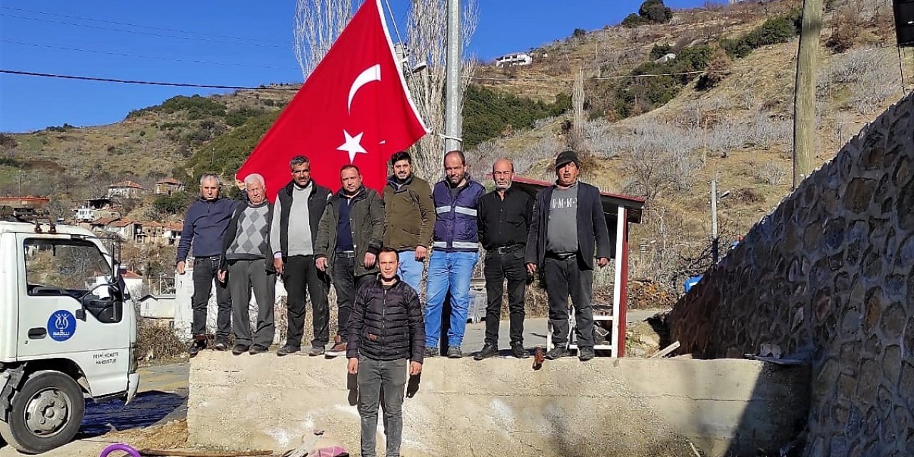 Nazilli Yukarıörencik Mahallesi’ne dev Türk bayrağı