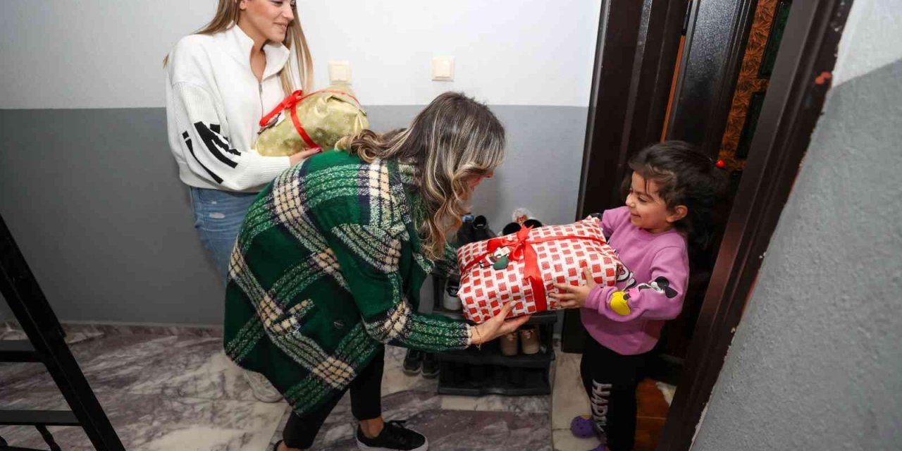 Bucal Belediyesi’nden çocuklara yılbaşı hediyesi