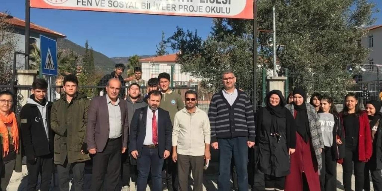 Mezun olduğu okulun öğrencilerine mesleğini tanıttı