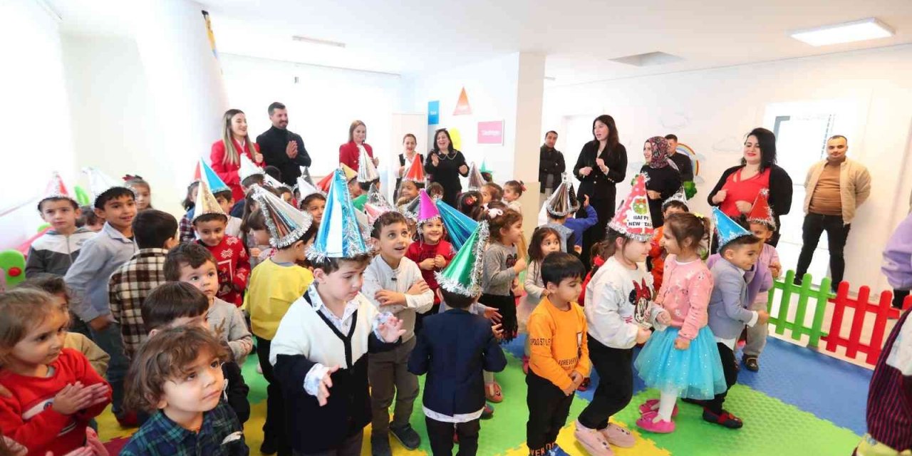 Minikler yeni yılı gündüz bakımevinde kutladı