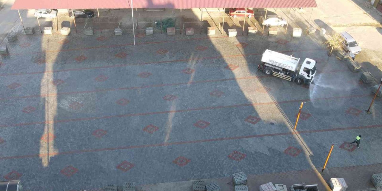 Efeler Belediyesi Ata Pazar Yeri’nde yenileme çalışması gerçekleştirdi