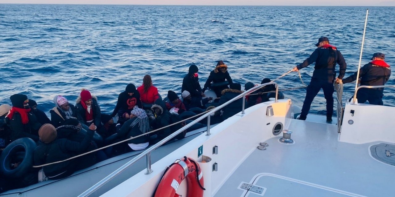 Kuşadası’nda 32 düzensiz göçmen kurtarıldı