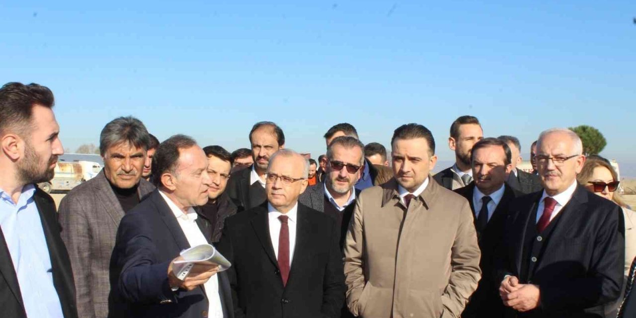 AK Partili Baybatur ve Bilen, yeni hastane ile spor kompleksini inceledi