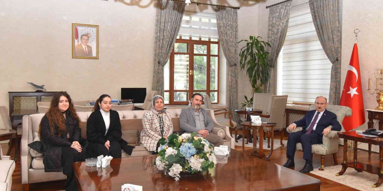 Vali Karadeniz şehit ailesini ağırladı