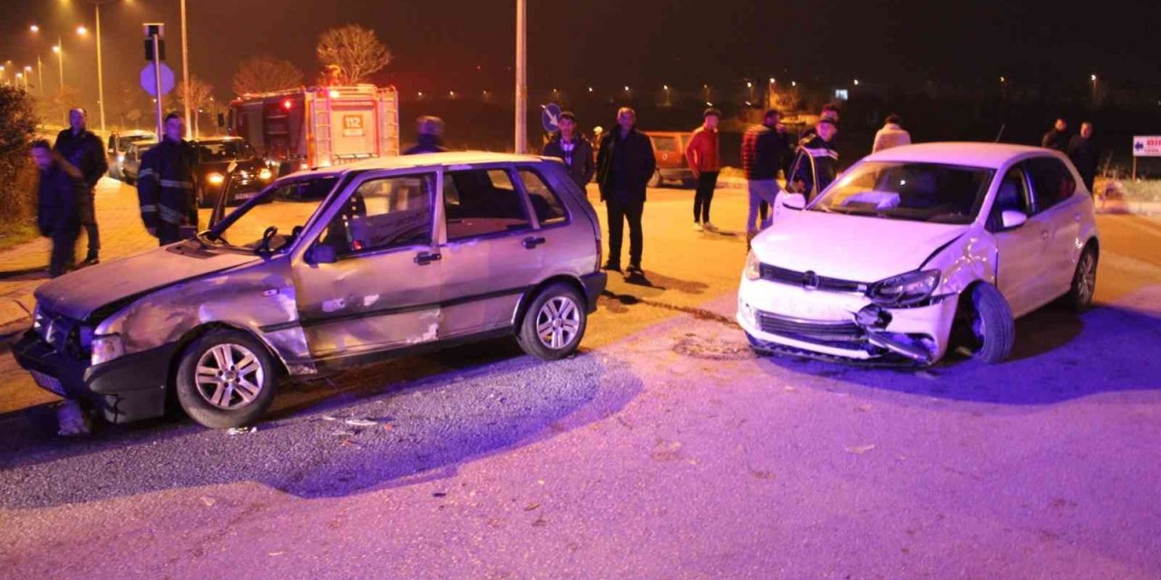 Otomobil yarışı kazayla bitti, nişanlı çift yaralandı