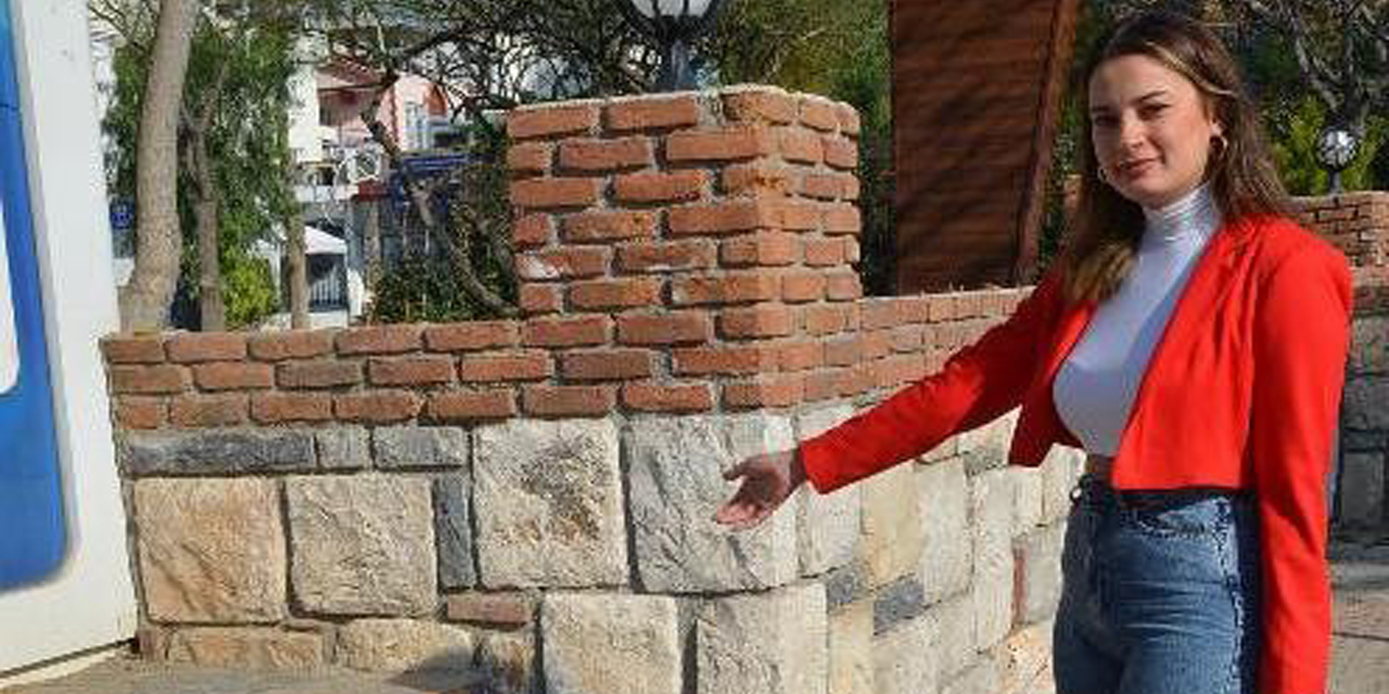 Didim’de üniversiteli kızdan örnek davranış