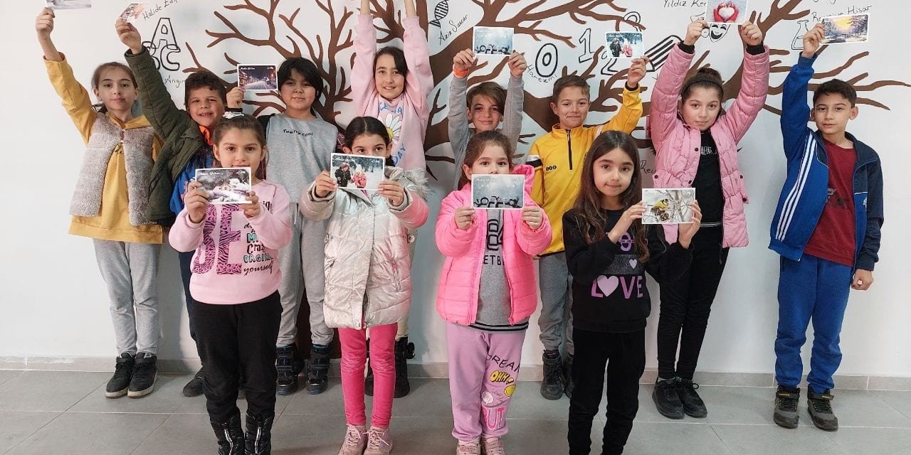 Ortaklar Genç Ofis kartpostal geleneğini sürdürüyor