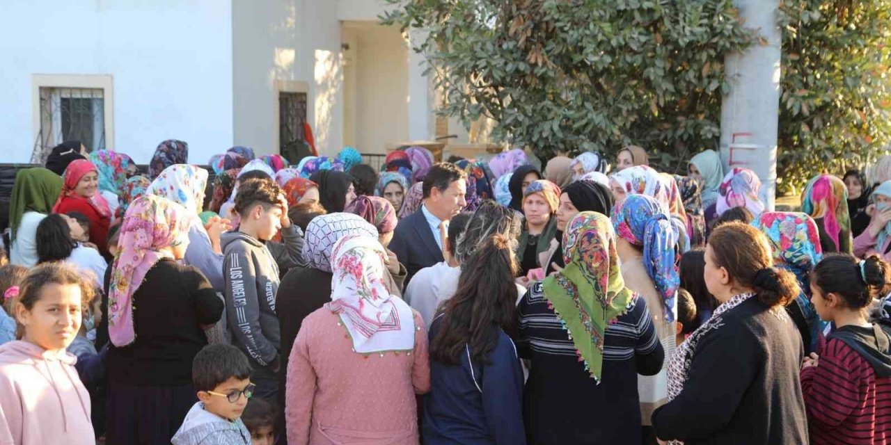 Bodrum Belediyesi, çocuklara yeni yıl sevinci yaşattı