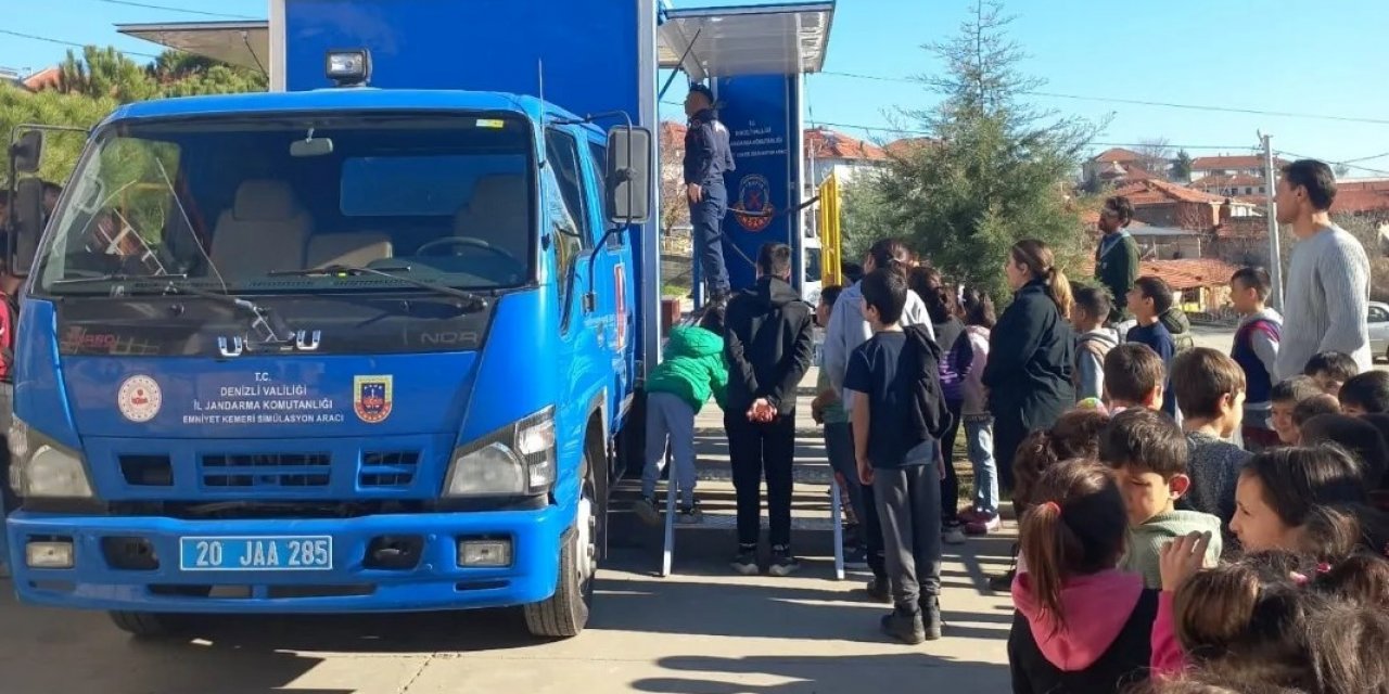 Jandarmadan öğrencilere trafik eğitimi